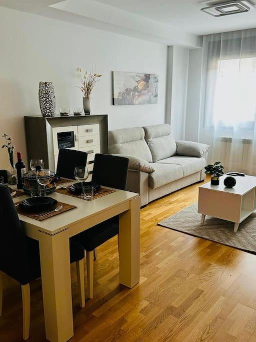 Studio 14 + Garaje Incluido. Nuevo, Elegante, Acogedor. Haro Buitenkant foto