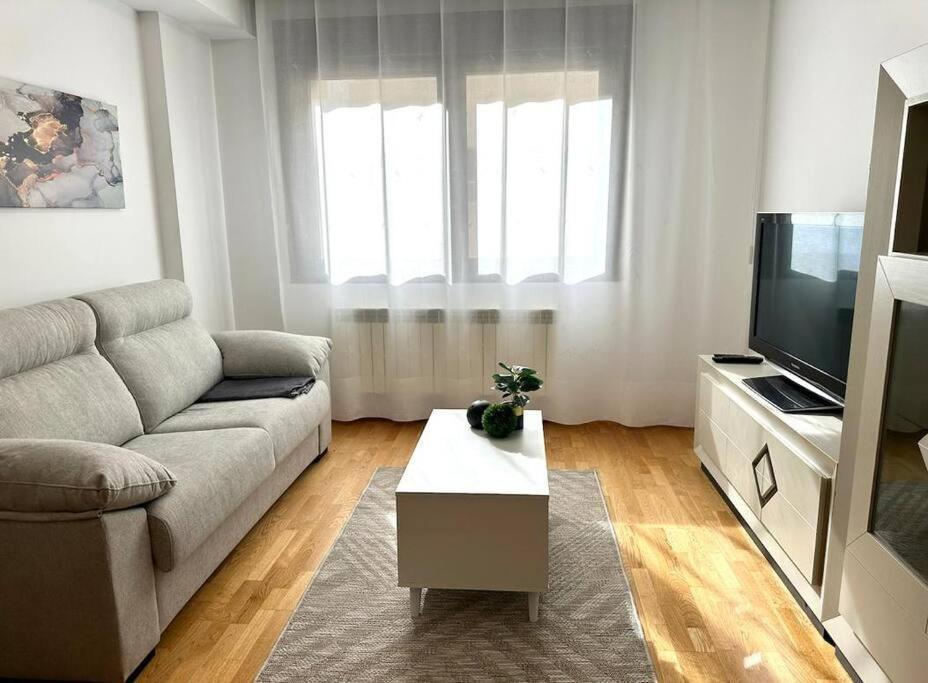 Studio 14 + Garaje Incluido. Nuevo, Elegante, Acogedor. Haro Buitenkant foto